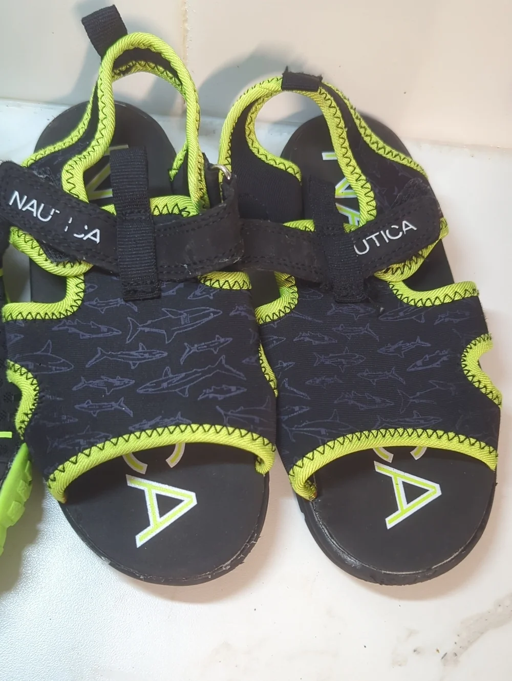 4 PAIRS WATER SHOES